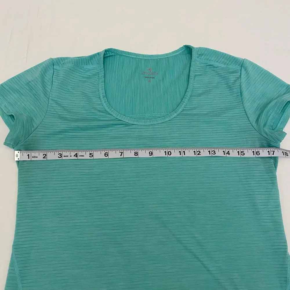 Women's Athleta Size Medium Round Neck Green Workout Short Sleeve T-Shirt Gym